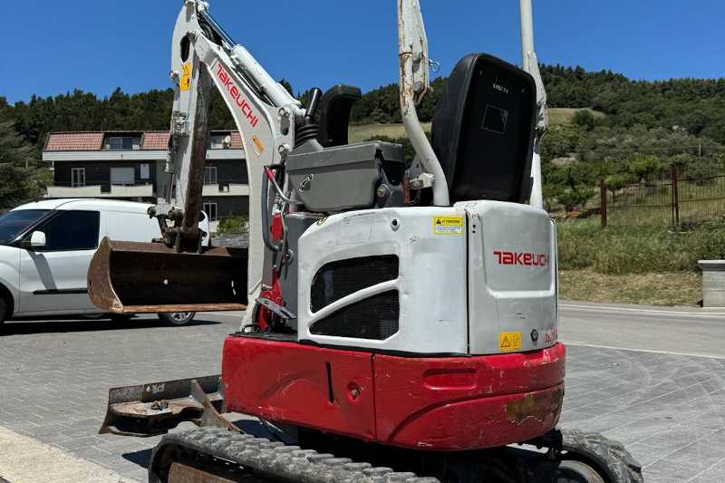 OmecoHub - Immagine TAKEUCHI TB210R